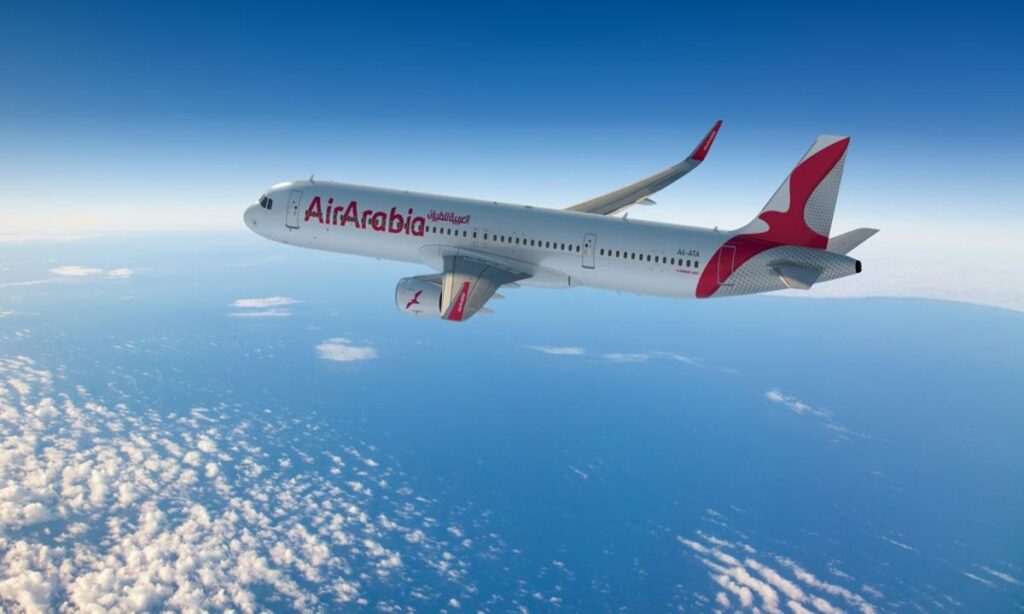 تصویر هواپیمای air arabia در آسمان